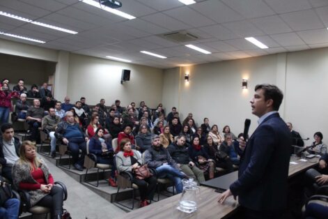 Dois mil estudantes de Balneário Camboriú participarão de curso de programação