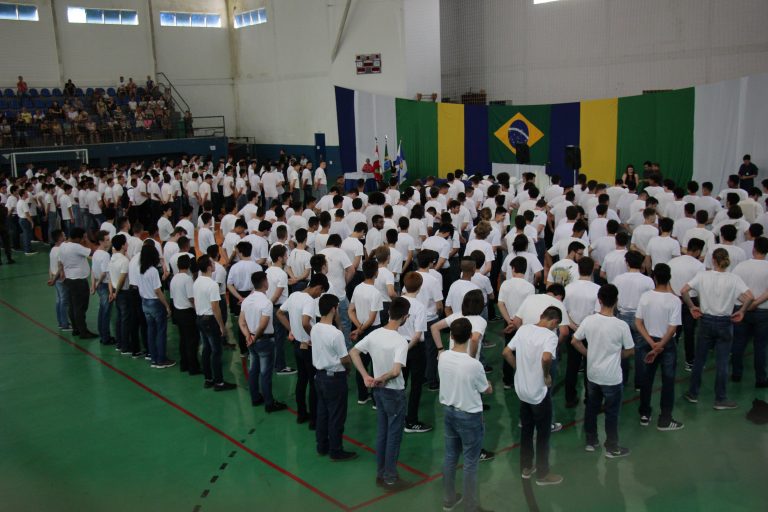 Juramento à Bandeira reuniu 350 jovens em Balneário Camboriú
