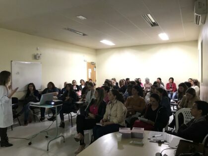 Workshop dá início às atividades da campanha Outubro Rosa em Balneário Camboriú