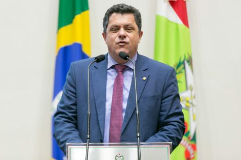 Deputado Naatz apoia reivindicação dos servidores da Fesporte