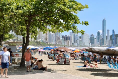 Feriadão trouxe grande número de turistas para Balneário Camboriú