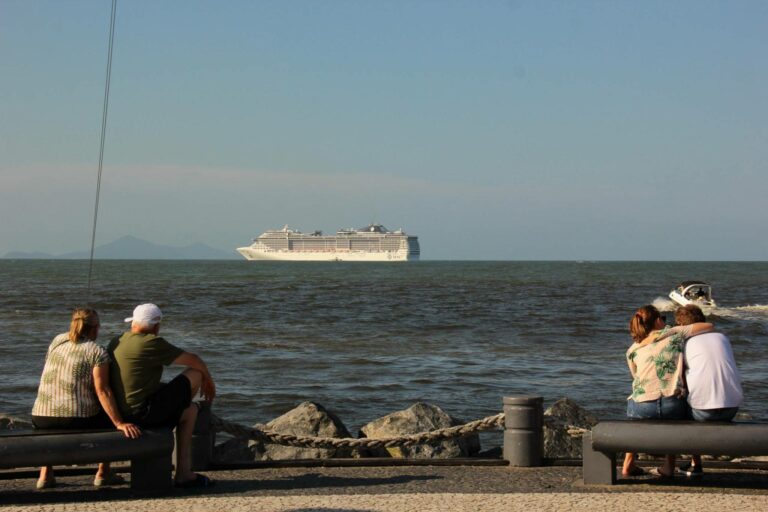 Navio Costa Fascinosa chega a Balneário Camboriú neste domingo