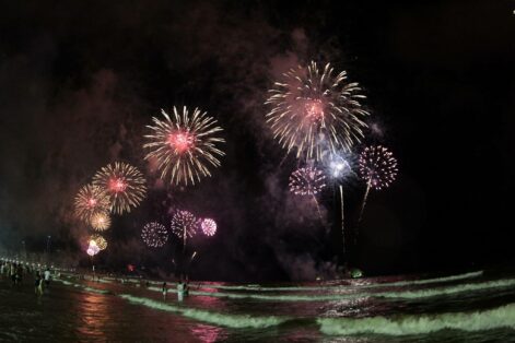 Saiba como será o show de fogos do réveillon em Balneário Camboriú