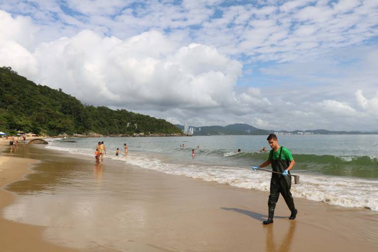Qualidade da água do mar em Balneário Camboriú permanece positiva, segundo laboratório contratado