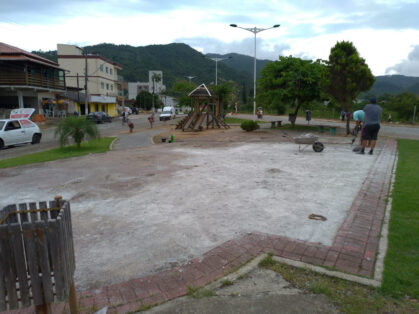 Praça do Cedro em Camboriú passa por revitalização