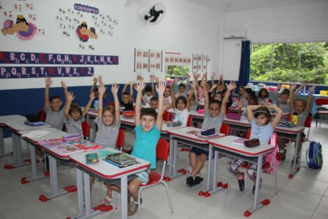 10 mil Cartões Material Escolar já foram distribuídos para alunos da rede municipal de Balneário Camboriú