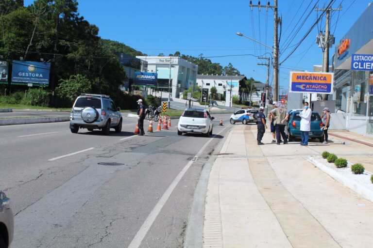 Balneário Camboriú faz readequação em barreiras nos acessos da cidade