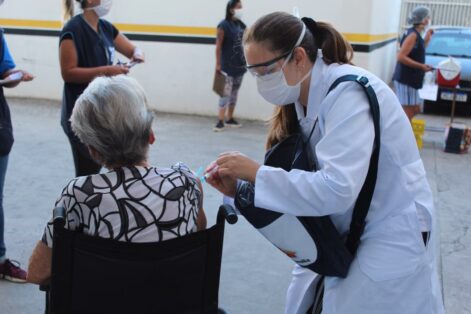 Agendamento da vacina contra gripe em Balneário Camboriú encerra na próxima semana