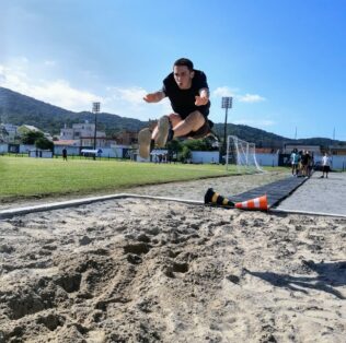 Inscrições abertas para aulas de Atletismo e Futebol em Balneário Camboriú