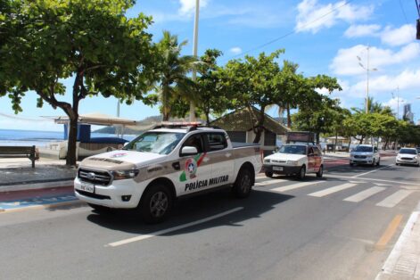 Operação conjunta fiscaliza aglomeração de pessoas em Balneário Camboriú