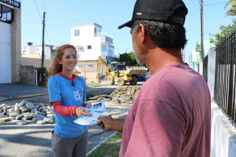 Programa Se Liga na Rede faz vistorias no Bairro dos Municípios, em Balneário Camboriú