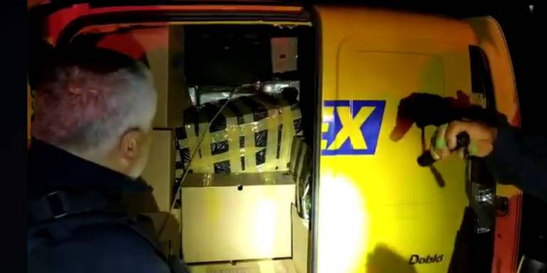 Policia Rodoviária aprende drogas em falso veículo dos Correios na BR 101, em Itajaí
