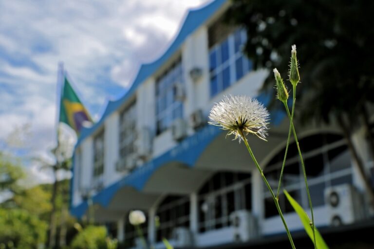 Primeiro escalão terá redução de salários em Balneário Camboriú