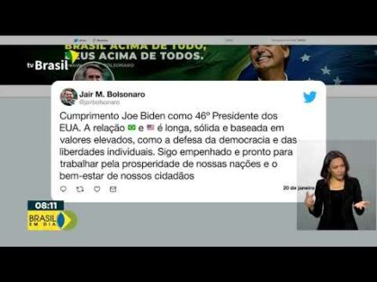 Jair Bolsonaro cumprimenta Joe Biden por posse