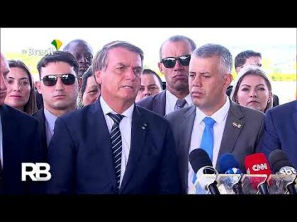 Bolsonaro afirma que distribuição da vacina começa amanhã