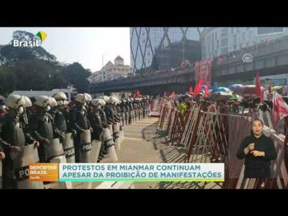 População mantém protestos contra golpe em Mianmar