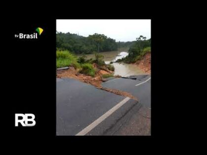 Cratera aparece na BR-010 após fortes chuvas no Pará