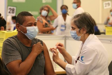 São Paulo antecipa início da vacinação para maiores de 80 anos