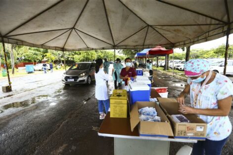 Covid-19: GDF começa a vacinar idosos com 75 anos amanhã