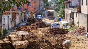 Obras de Camboriú realiza troca de tubulação na Rua Tereza Evangelista