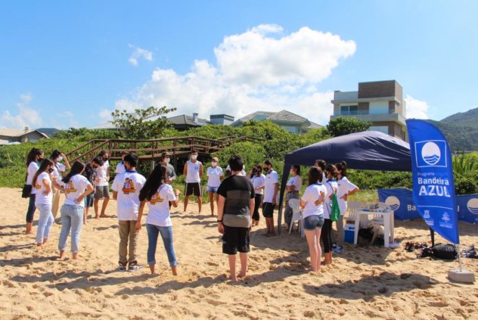 vereadores-mirins-de-bc-participam-de-mutirao-de-limpeza-na-praia-do-estaleirinho
