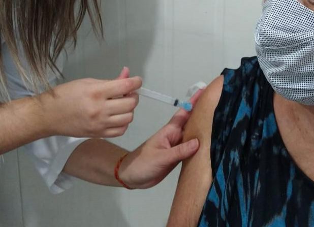 Agenda de vacinas contra a Covid-19 para idosos com 74 anos ou mais ainda tem vagas disponíveis – Prefeitura de Blumenau