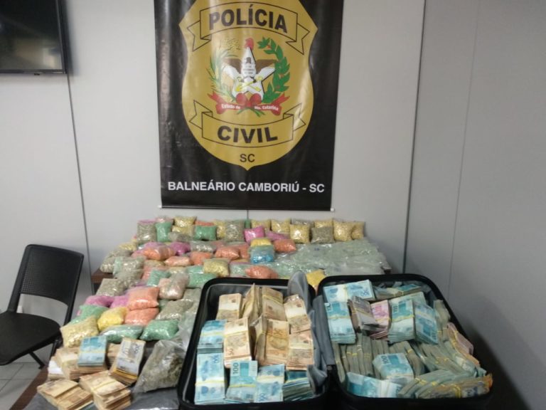 Polícia Civil realizou a operação  “@Express” contra organização criminosa que resultou na apreensão de R$ 900 mil reais e 100 mil comprimidos de ecstasy