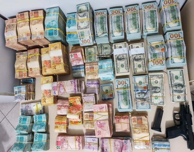 policia-encontra-mais-de-r$-4-milhoes-na-casa-de-homem-assassinado-em-perseguicao-em-porto-belo