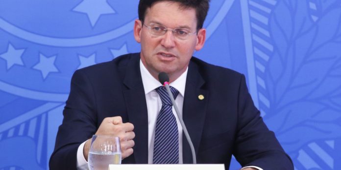 auxilio-brasil-e-uma-conquista-da-sociedade,-diz-ministro-da-cidadania