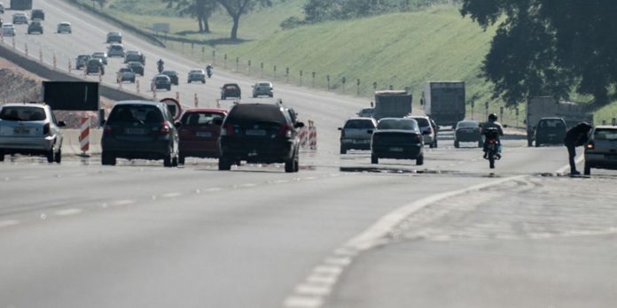 rodovias-de-sao-paulo-ficam-congestionadas-antes-de-feriado-prolongado