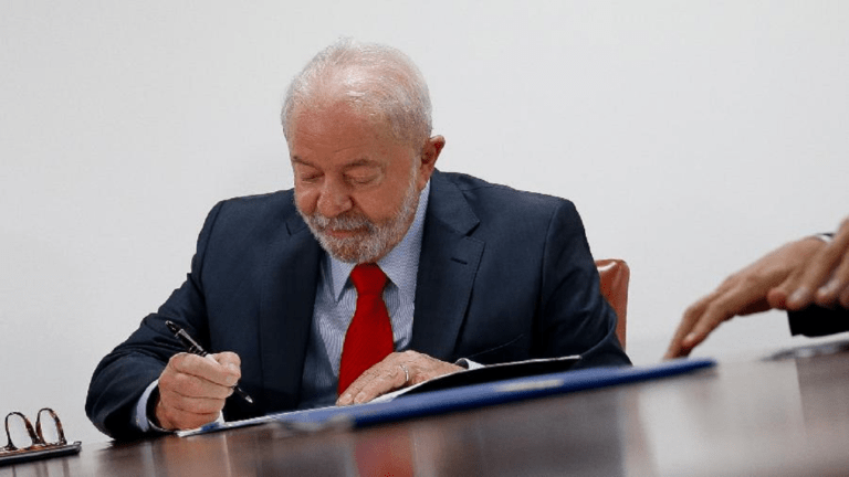 Lula libera novo benefício no valor de R$ 2.400; veja quem recebe