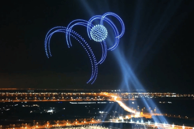 Balneário Camboriú celebra réveillon com inovador show de drones e fogos de artifício