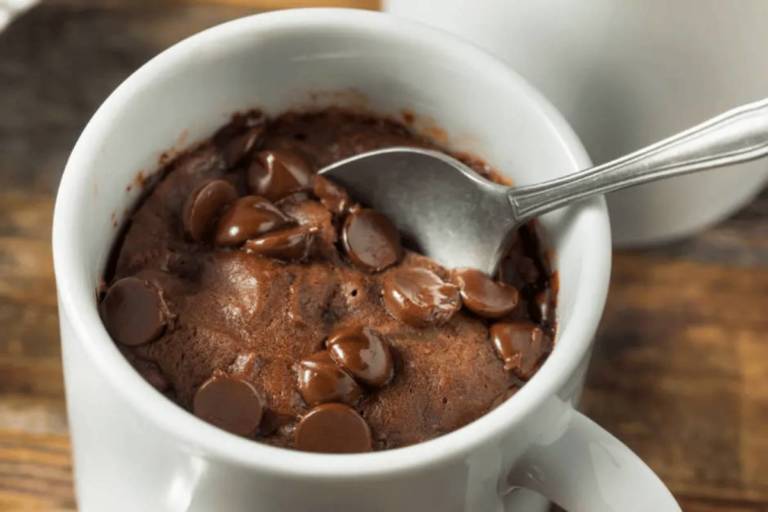 Aprenda a fazer Brownie de Caneca: Uma sobremesa rápida e irresistível