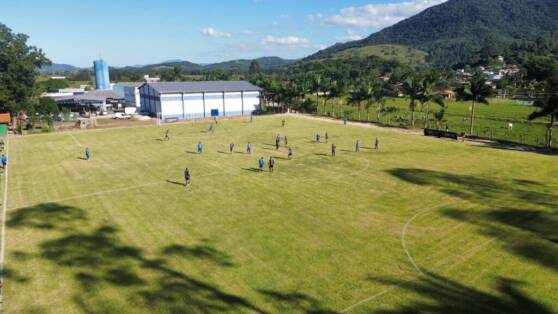 Campo de Futebol do Bairro Sertão do Trombudo é entregue a comunidade