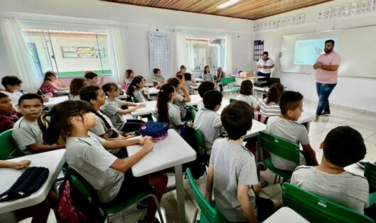 Estudantes de Balneário Piçarras participam de visita guiada na Estação de Tratamento de Esgoto