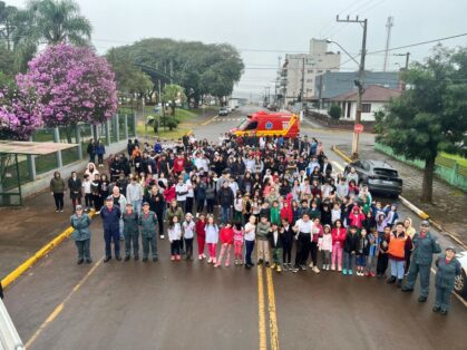 Corpo de Bombeiros Militar em São Domingos realiza simulado de evacuação em escola do município