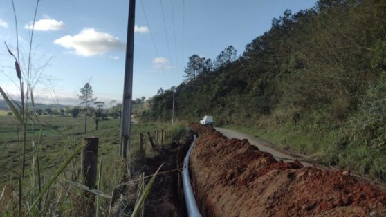 CASAN instala adutora de água bruta para nova ETA de Araquari