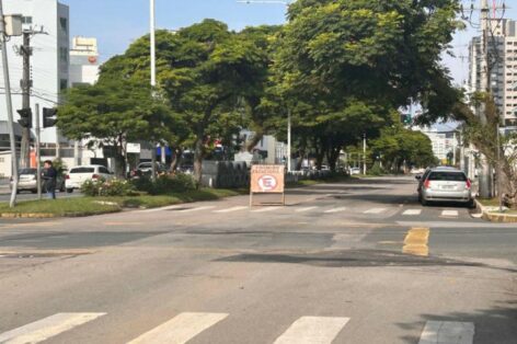 Cruzamento da avenida Marcos Konder com a rua Samuel Heusi será interditado para obras neste sábado (29)