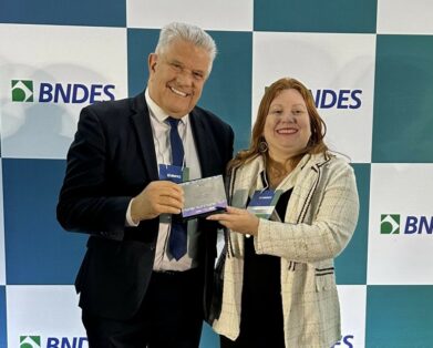 Badesc recebe prêmio Reconhecimento BNDES