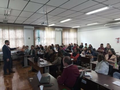 Para auxiliar municípios, servidores da Assistência Social participam de curso sobre a nova lei de licitações