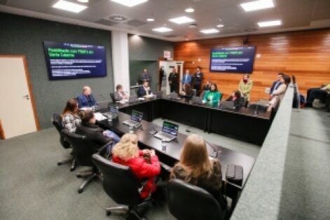 Mês de alerta ao câncer de cabeça e pescoço pauta debate na Comissão de Saúde