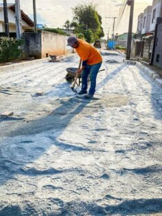 Servidão Ângelo Pecini, no Campeche, ganha drenagem e sai do chão batido