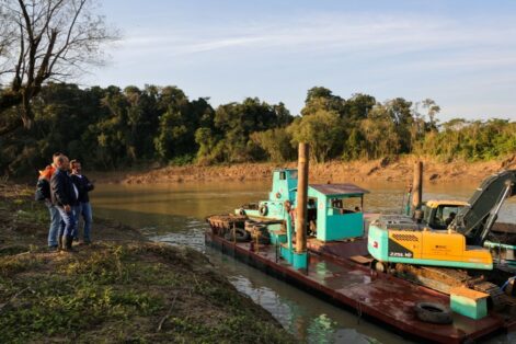 Governador acompanha os trabalhos de dragagem no Rio Itajaí-Açu em Rio do Sul