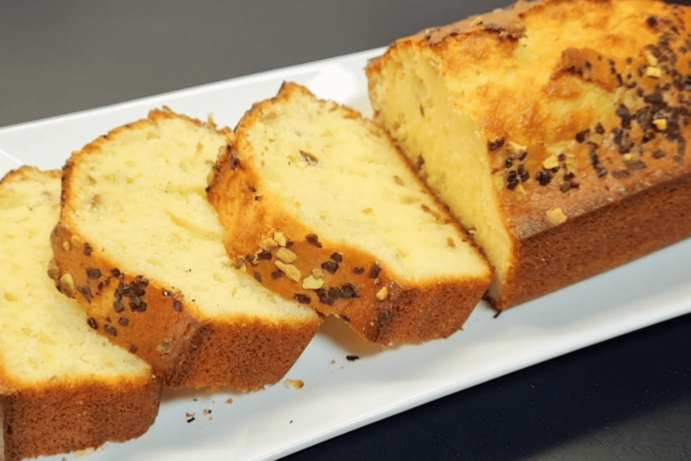 Descubra Como Fazer um Delicioso Bolo de Iogurte em 5 Minutos; Derrete na Boca