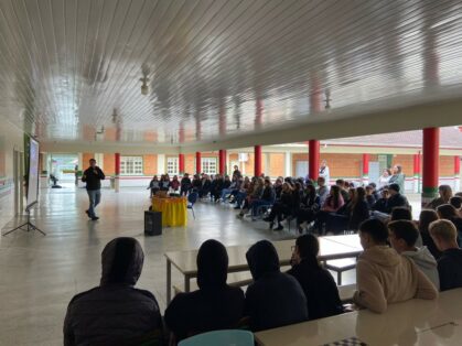 Udesc Alto Vale realiza palestra sobre programação em escola de Braço do Trombudo