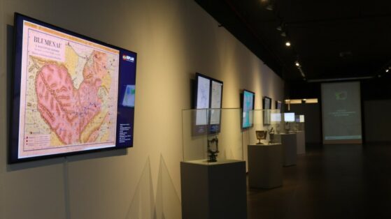 Parceria entre Secretaria do Planejamento e MIS, apresenta exposição sobre o avanço da cartografia em SC