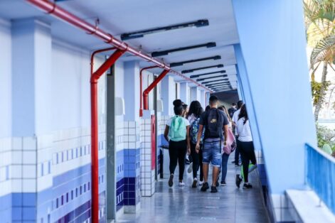 Estudantes da rede estadual de SC voltam às aulas nesta segunda-feira