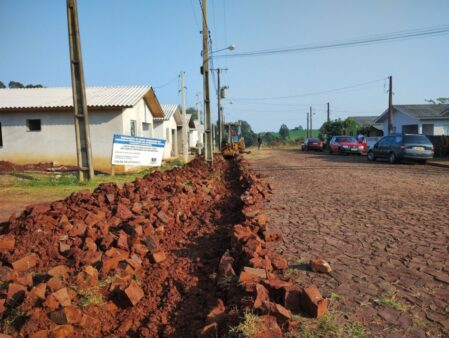 CASAN leva água encanada a famílias de loteamento em Belmonte