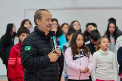 Governador inaugura quadras poliesportivas em escolas de Chapecó