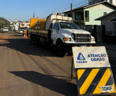 CASAN investe R$ 2,1 milhões para expandir rede de esgoto em bairro de Chapecó